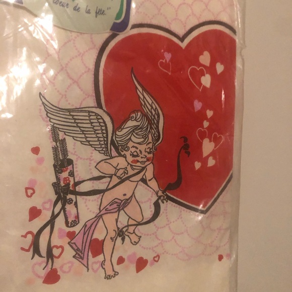 NOS 70s Cupid Heart Table Cover - Picture 3 of 7
